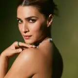 Kriti Sanon is ❤️𓇻